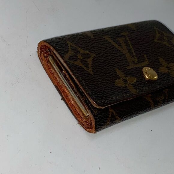 Authentic Louis Vuitton Monogram 4 Key Wallet - Picture 4 of 11